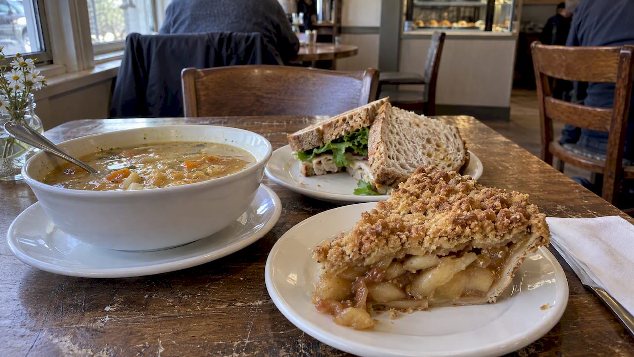 Bakery lunch served with crumble apple pie